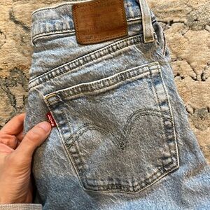Levi’s jeans, 501 Skinny, llight blue wash color, size 25